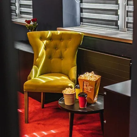 Cinema Apartment *